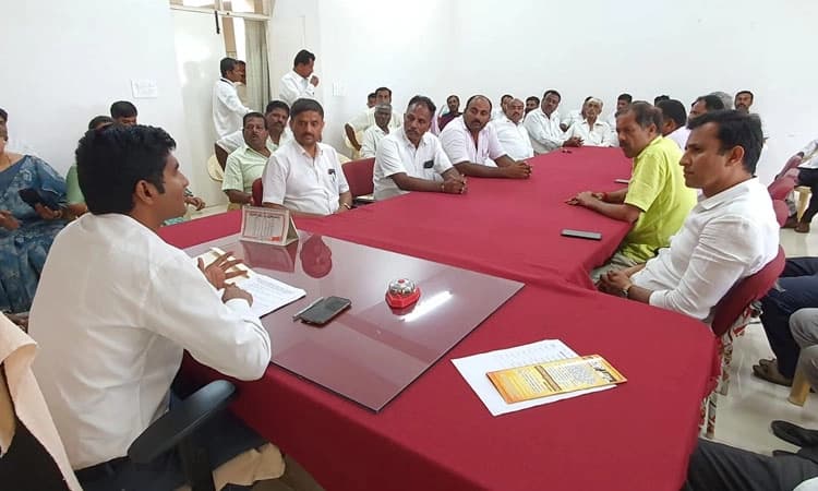 ಕುಣಿಗಲ್: ಕೆಂಪೇಗೌಡ ಜಯಂತೋತ್ಸವ ಮೆರವಣಿಗೆ ವೇಳೆ ಲೋಪ: ತಹಶೀಲ್ದಾರ್ ಮಹಬಲೇಶ್ವರ್ ಕ್ಷಮೆ 