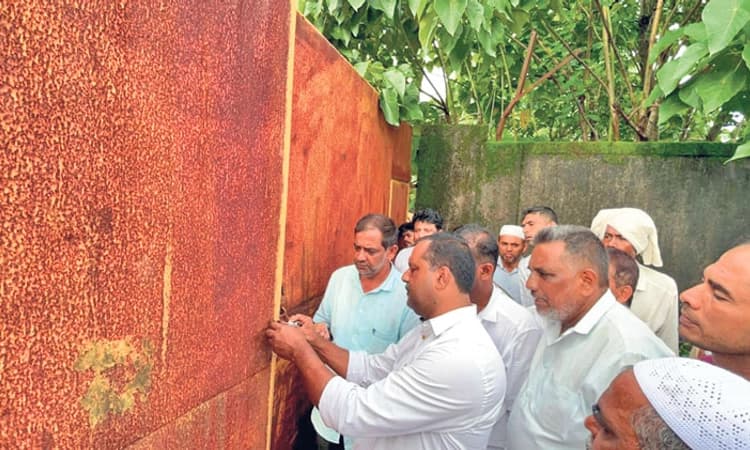 ಪುರಸಭೆ ವಿರುದ್ಧ ಅಸಮಾಧಾನ; ಘಟಕಕ್ಕೆ ಬೀಗ: ಕಂಚಿನಡ್ಕಪದವು ತ್ಯಾಜ್ಯ ಘಟಕಕ್ಕೆ ಖಾದರ್‌ ಭೇಟಿ