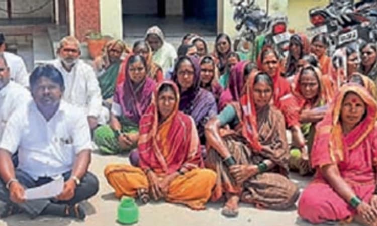 ಮೂಲ ಸೌಕರ್ಯಕ್ಕೆ ಆಗ್ರಹಿಸಿ ನಿರಶನ