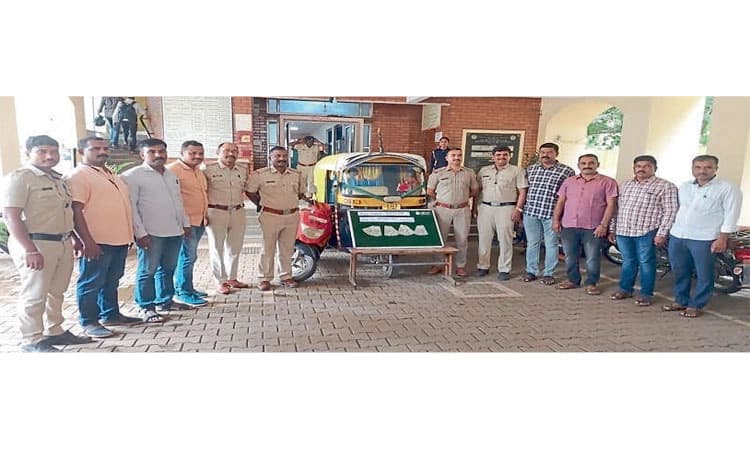 ಪಾದಚಾರಿಗಳನ್ನು ದೋಚುತ್ತಿದ್ದ ಖದೀಮರಿಬ್ಬರ ಬಂಧನ