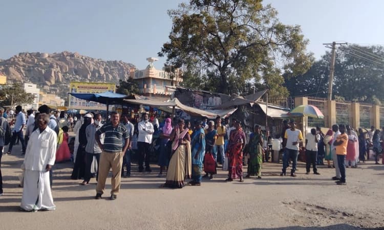ಕುರುಗೋಡು : ಭರವಸೆಗಳ ಹುಸಿ : ಸಚಿವ ತವರಲ್ಲೇ ಬಸ್ ಗಳ ಸಮಸ್ಯೆ, ವಿದ್ಯಾರ್ಥಿಗಳ ಕಳವಳ
