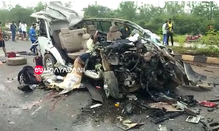 ಕಾರಿಗೆ ಢಿಕ್ಕಿ ಹೊಡೆದ ಸರ್ಕಾರಿ ಬಸ್; ಇಬ್ಬರು ಸ್ಥಳದಲ್ಲೇ ಸಾವು, ಹಲವರಿಗೆ ಗಾಯ