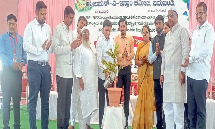 ಭಾವೈಕತೆ ಮೂಡಿಸಿದ ಪ್ರತಿಭಾ ಪುರಸ್ಕಾರ: ನ್ಯಾಮಗೌಡ