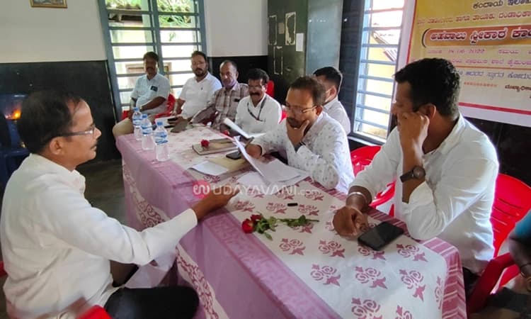 ಕಾಪು : ಕೈಪುಂಜಾಲಿನಲ್ಲಿ ತಹಶೀಲ್ದಾರ್ ಗ್ರಾಮವಾಸ್ತವ್ಯ, ಜನರಿಂದ‌ ಅಹವಾಲು ಸ್ವೀಕಾರ