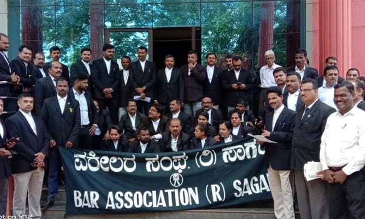 ಸಾಗರ: ವಕೀಲರಿಗೆ ಅಶ್ಲೀಲ ಪದಗಳಿಂದ ಬೆದರಿಕೆ; ನ್ಯಾಯಾಲಯ ಕಲಾಪ ಬಹಿಷ್ಕಾರ