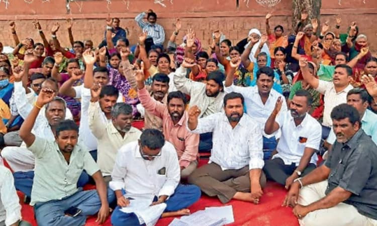 ಸ್ಲಂ ಬೋರ್ಡ್‌ ಆಯುಕ್ತರ ವಿರುದ್ದ ಕ್ರಮಕ್ಕೆ ಆಗ್ರಹ