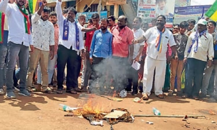 ಶಿಕ್ಷಣ ಸಚಿವ ನಾಗೇಶ ರಾಜೀನಾಮೆ ನೀಡಲು ಆಗ್ರಹ