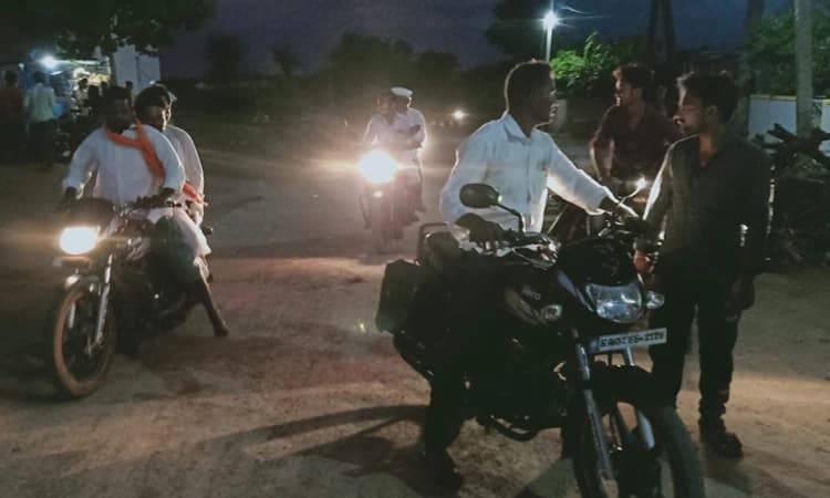 ಕಾರ ಹುಣ್ಣಿಮೆಯ ಕರಿ ಸ್ಪರ್ಧೆಯ ವೇಳೆ ದಿಕ್ಕೆಟ್ಟು ಓಡಿದ ಹೋರಿ : ಚಿಂತೆಯಲ್ಲಿ ರೈತ