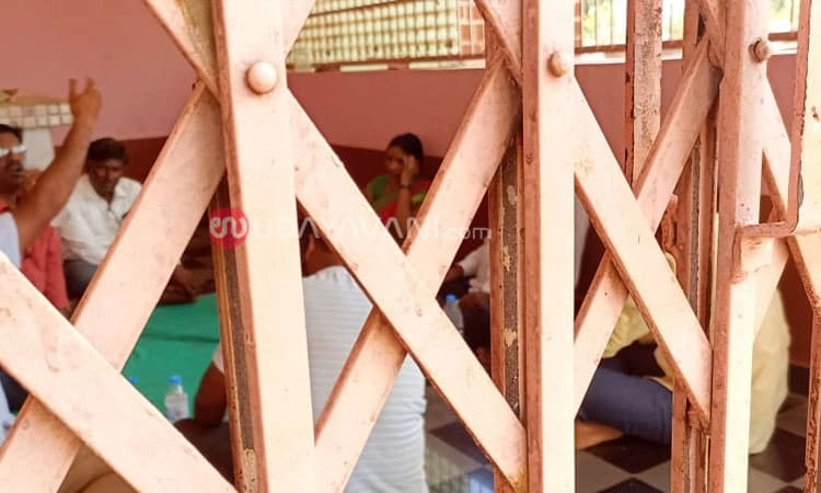 ನೀರಿನ ಸಮಸ್ಯೆ ಬಗೆಹರಿಸದ ಗ್ರಾ.ಪಂ ಅಧಿಕಾರಿ,ಸದಸ್ಯರನ್ನೇ ದೇವಸ್ಥಾನದಲ್ಲಿ ಕೂಡಿ ಹಾಕಿದ ಜನ