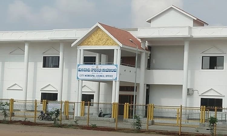 ಪ್ರತ್ಯೇಕ ಪ್ರಕರಣ : ಹುಣಸೂರು ನಗರಸಭೆಯ ಅಧಿಕಾರಿಗಳಿಗೆ 20 ಸಾವಿರ ದಂಡ