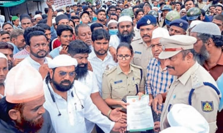 ನೂಪುರ್‌ ಶರ್ಮಾ ಬಂಧನಕ್ಕೆ ಆಗ್ರಹಿಸಿ ಆಶಿಕಾನೆ ರಸೂಲ್‌ ಕಮಿಟಿಯಿಂದ ಬೃಹತ್‌ ಪ್ರತಿಭಟನೆ