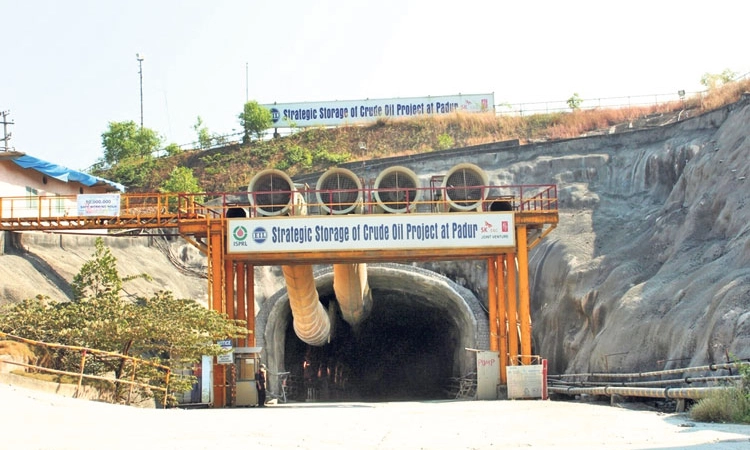ಕರಾವಳಿ ಕೈತಪ್ಪುವ ಆತಂಕ ಸದ್ಯ ದೂರ: ಸಂತ್ರಸ್ತರು, ಭೂಮಾಲಕರ ಸಭೆಯಲ್ಲಿ ನಿರ್ಧಾರ