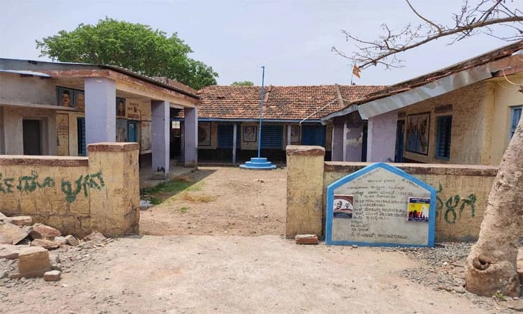 ಬಹುತೇಕ ಕಡೆ ಜೀವ ಅಂಗೈಲಿ ಹಿಡಿದು ಓದುವ ಸ್ಥಿತಿ!