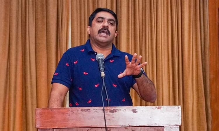 ಜುವಾರಿ ಜಾಗದಲ್ಲಿ ರಿಯಲ್‍ ಎಸ್ಟೇಟ್‍ಗಾಗಿ ಸರ್ಕಾರದಿಂದ ಹಕ್ಕುಪತ್ರ: ವಿಜಯ್ ಸರ್ದೇಸಾಯಿ ಆರೋಪ