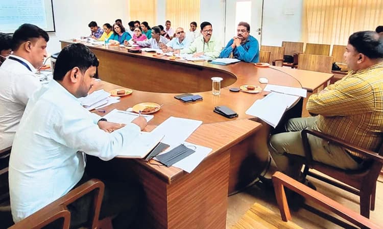 ಯೋಜನೆಗಳು ಫಲಾನುಭವಿಗಳಿಗೆ ತಲುಪುವಂತೆ ನಿಗಾ: ಡಿಸಿ ಸೂಚನೆ