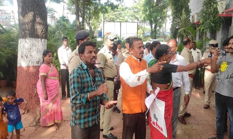 ಮಗಳ ಸಾವಿಗೆ ನ್ಯಾಯ ಕೇಳಿದಕ್ಕೆ ಶೋಷಣೆ; ಆರೋಪ