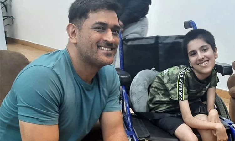 ರೋನಾ ನಹಿ: ವಿಭಿನ್ನವಾಗಿ ಅಭಿಮಾನಿಗಳ ಹೃದಯ ಗೆದ್ದ ಧೋನಿ