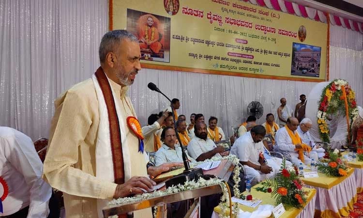 ಹಣಗಳಿಸುವುದೇ ಸರ್ವಸ್ವ ಆಗಬಾರದು, ಹಣಕ್ಕಿಂತ ಜ್ಞಾನ ಸರ್ವಸ್ವ ಆಗಬೇಕು: ಸ್ಪೀಕರ್ ಕಾಗೇರಿ