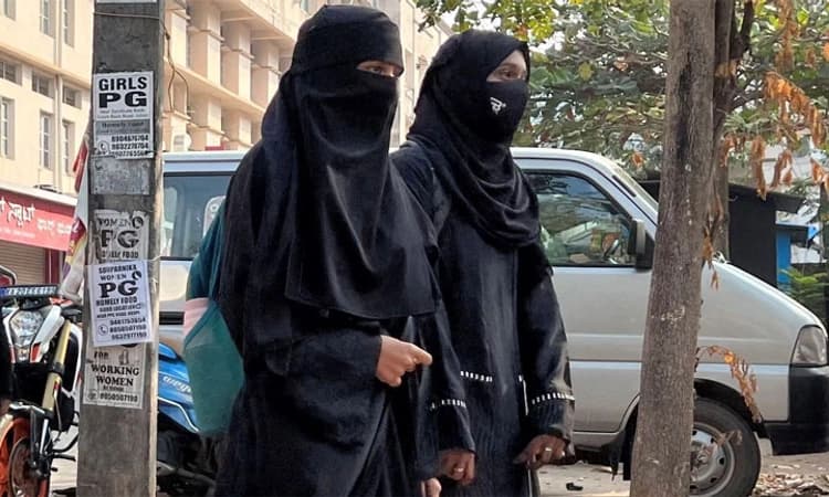 ಮಂಗಳೂರು: ಹಿಜಾಬ್‌ಗೆ  ನಿರಾಕರಣೆ: 15 ಮಂದಿ ಗೈರು