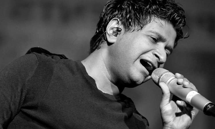 ವೇದಿಕೆಯಲ್ಲಿ ಹಾಡುತ್ತಿರುವಾಗಲೇ ಹೃದಯಾಘಾತಗೊಂಡು ಸಾವನ್ನಪ್ಪಿದ ಹೆಸರಾಂತ ಗಾಯಕ ಕೆಕೆ