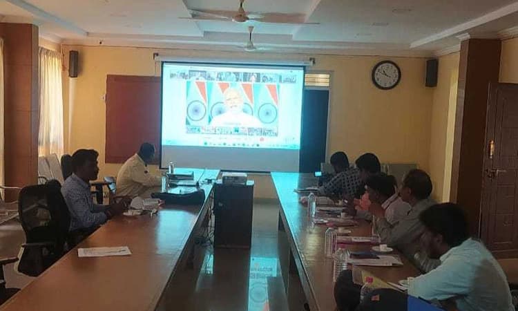 ಬಳ್ಳಾರಿಯಲ್ಲಿ ಮಕ್ಕಳಿಗೆ ಕಿಟ್‌ ವಿತರಣೆ