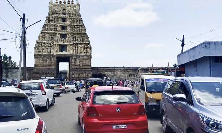 ಬೇಕಾಬಿಟ್ಟಿ ಪಾರ್ಕಿಂಗ್‌: ಸಂಚಾರ ದಟ್ಟಣೆ ಹೆಚ್ಚಳ