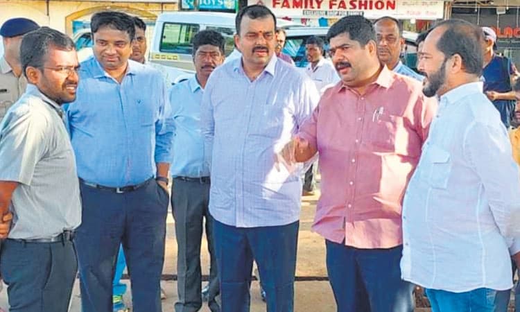ಸ್ಮಾರ್ಟ್‌ಸಿಟಿ ಕಾಮಗಾರಿ; ಉಸ್ತುವಾರಿ ಸಚಿವರಿಂದ ನಗರ ಸಂಚಾರ