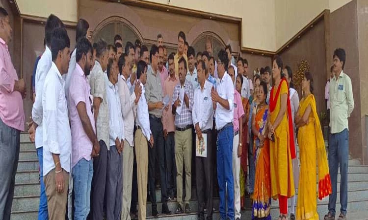 13 ಬೇಡಿಕೆ ಈಡೇರಿಕೆಗೆ 15 ದಿನ ಗಡುವು