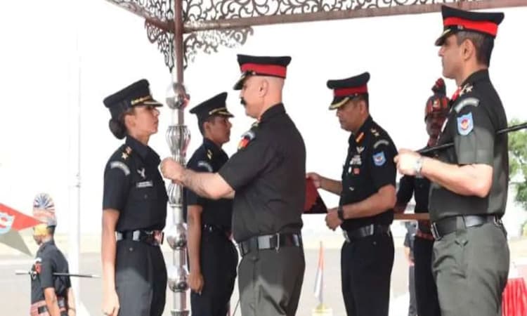 ಆರ್ಮಿ ಏವಿಯೇಷನ್‌ಗೆ ಮೊದಲ ಮಹಿಳಾ ಪೈಲೆಟ್‌; ಹೊಸ ಇತಿಹಾಸ ಬರೆದ ಕ್ಯಾಪ್ಟನ್‌ ಅಭಿಲಾಷಾ ಬರಕ್‌