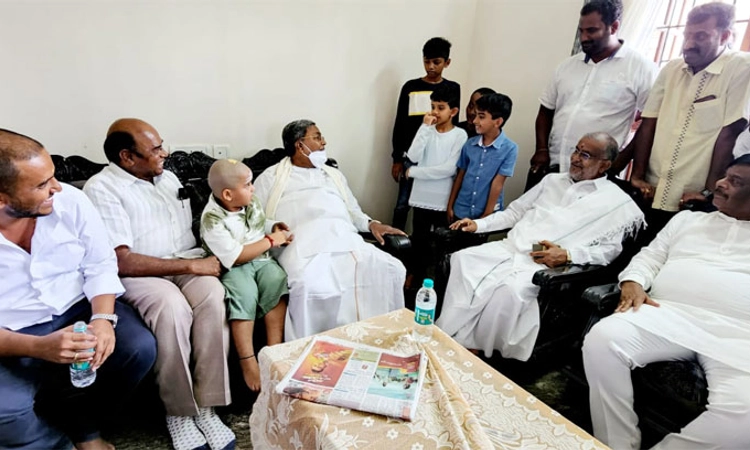 ಜಿ.ಟಿ. ದೇವೇಗೌಡರ ನಿವಾಸಕ್ಕೆ ಭೇಟಿ ನೀಡಿ ಸಾಂತ್ವನ ಹೇಳಿದ ಸಿದ್ದರಾಮಯ್ಯ