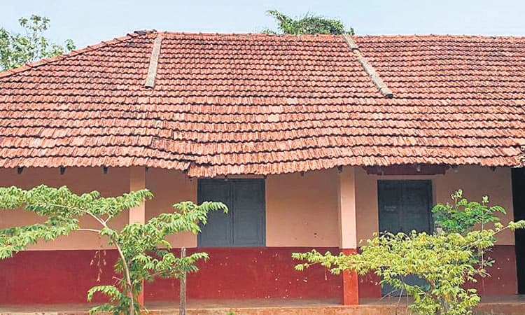 ಬೀಳುವ ಸ್ಥಿತಿಯಲ್ಲಿ ಕೃಷ್ಣಾಪುರ ಸರಕಾರಿ ಶಾಲೆ