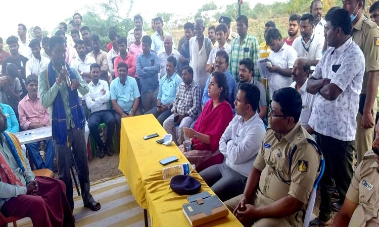 ನಂದಿಹಳ್ಳಿಯಲ್ಲಿ ಜಿಲ್ಲಾಧಿಕಾರಿ ಸಂಧಾನ ಸಭೆ