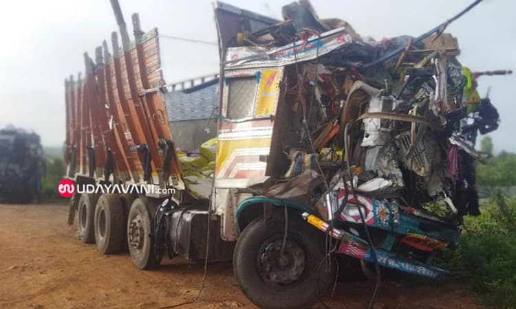 ಹುಬ್ಬಳ್ಳಿ ರೇವಡಿಹಾಳ ಅಪಘಾತ: ಬಸ್ ಚಾಲಕ ಟ್ರಾಕ್ಟರ್ ಹಿಂದಿಕ್ಕಲು ಹೋಗಿ ನಡೆಯಿತು ದುರ್ಘಟನೆ