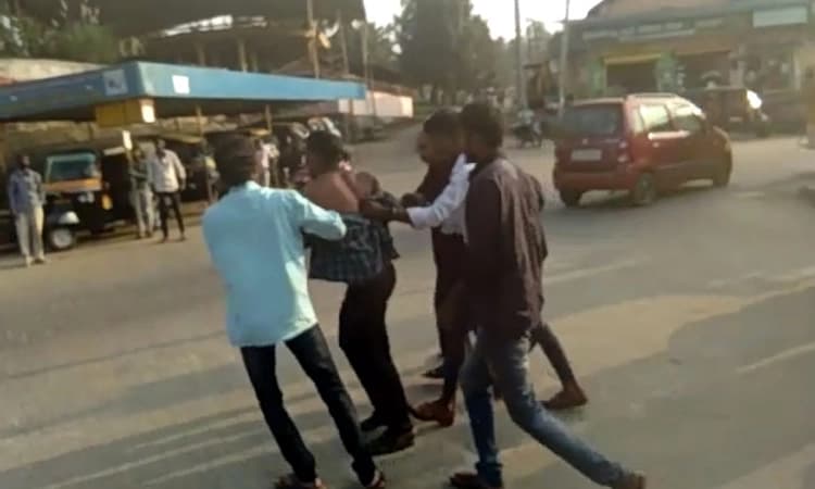 ಅಡಿಕೆ ಕದಿಯಲು 70 ಮರವನ್ನೇ ಕಡಿದವನಿಗೆ ಹಿಗ್ಗಾಮುಗ್ಗಾ ಗೂಸಾ