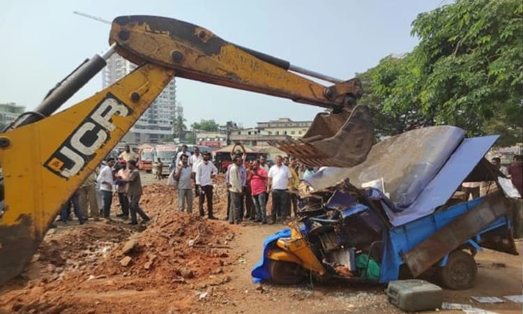 ಮಂಗಳೂರು: ಸ್ಟೇಟ್ ಬ್ಯಾಂಕ್ ಬಳಿಯ ಅಕ್ರಮ ಗೂಡಂಗಡಿಗಳ ತೆರವು