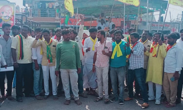 ರಾಯಣ್ಣ ಯುವ ಸೇನೆ ನಿರಶನ