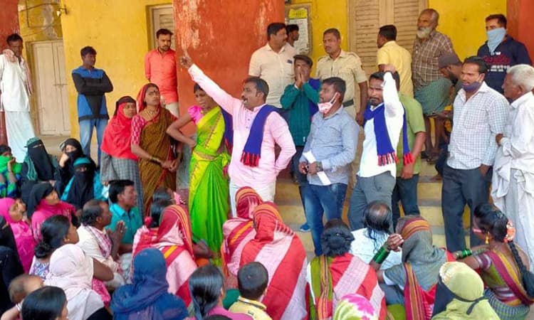 ಸ್ಲಂ ನಿವಾಸಿಗಳಿಂದ ಎಸಿಗೆ ಕಚೇರಿ ದಿಢೀರ್‌ ಮುತ್ತಿಗೆ