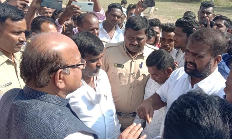 ಇಷ್ಟುದಿನ ನಿಮಗೆ ಸನ್ನತಿ ಬೌದ್ಧ ತಾಣ ನೆನಪಿಗೆ ಬರಲಿಲ್ವಾ? ಸಂಸದ ಜಾಧವ್ ಗೆ ದಲಿತರಿಂದ ಘೇರಾವ್