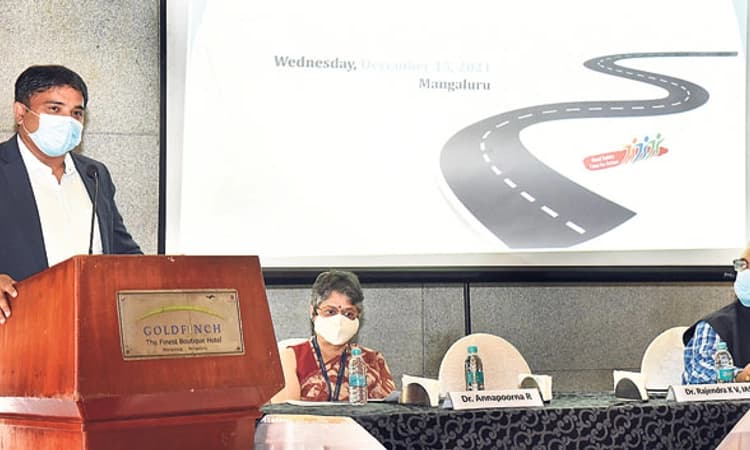 ರಸ್ತೆ ಸುರಕ್ಷತೆ ನಿಯಮ ಪಠ್ಯ ಕ್ರಮದಲ್ಲಿ ಸೇರ್ಪಡೆಯಾಗಲಿ: ಡಿಸಿ ರಾಜೇಂದ್ರ ಕೆ.ವಿ.