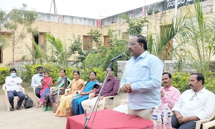 ಗುರುವಿನ ಮಹತ್ವ ಉಳಿಸಿ-ಬೆಳೆಸಿ: ಖಾನಾಪುರೆ