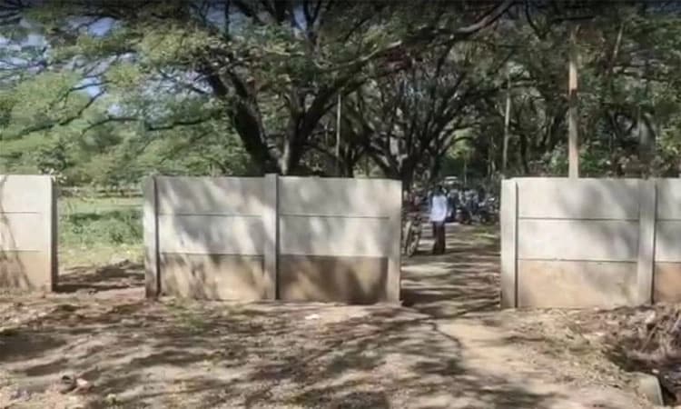 ಶತಮಾನಗಳಷ್ಟು ಹಳೆಯ ಬ್ರಿಟಿಷ್ ರಸ್ತೆ ಬಂದ್ : ಸಾರ್ವಜನಿಕರಿಂದ  ವ್ಯಾಪಕ ಆಕ್ರೋಶ, ಪ್ರತಿಭಟನೆ