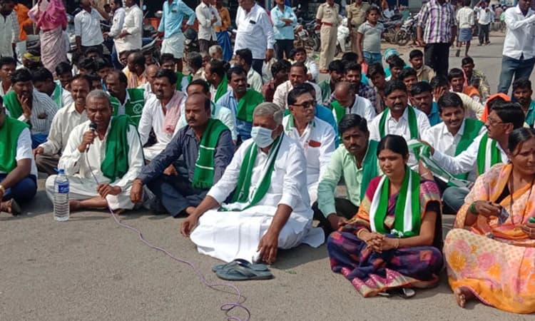 ವಾರಬಂದಿ ಪದ್ದತಿ ತಿದ್ದುಪಡಿಗಾಗಿ ರಸ್ತೆ ತಡೆ-ಪ್ರತಿಭಟನೆ