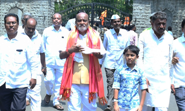 Kalaburagi; ಬಿಜೆಪಿ ಬಂಡಾಯ ಅಭ್ಯರ್ಥಿಯಾಗಿ ಸುರೇಶ ಸಜ್ಜನ್ ನಾಮಪತ್ರ ಸಲ್ಲಿಕೆ
