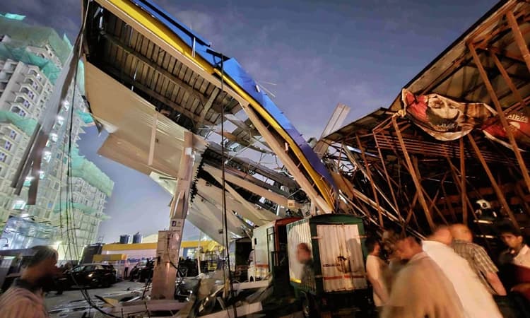 Mumbai: ಹೋರ್ಡಿಂಗ್‌ ಕುಸಿದು ಬಿದ್ದ ಪ್ರಕರಣ; ಮೃತರ ಸಂಖ್ಯೆ 14ಕ್ಕೆ ಏರಿಕೆ, 74 ಮಂದಿಗೆ ಗಾಯ