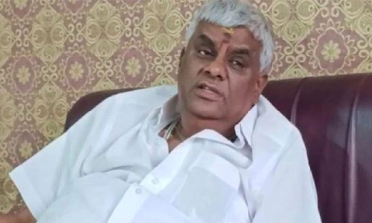 ಏನು ತಪ್ಪು ಮಾಡದಿದ್ದರೂ ಶಿಕ್ಷೆ: ಜಿಟಿಡಿ ಮುಂದೆ ರೇವಣ್ಣ ಕಣ್ಣೀರು