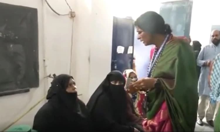 Hyderabad; ನಿಖಾಬ್ ತೆಗೆಯುವಂತೆ ಹೇಳಿದ ಬಿಜೆಪಿ ಅಭ್ಯರ್ಥಿ ಮಾಧವಿ ಮೇಲೆ ಕೇಸ್