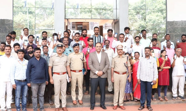 Bidar: ಕಳ್ಳತನವಾಗಿದ್ದ 52 ಮೊಬೈಲ್ ಗಳನ್ನು ಪತ್ತೆ ಮಾಡಿದ ಜಿಲ್ಲಾ ಪೊಲೀಸ್