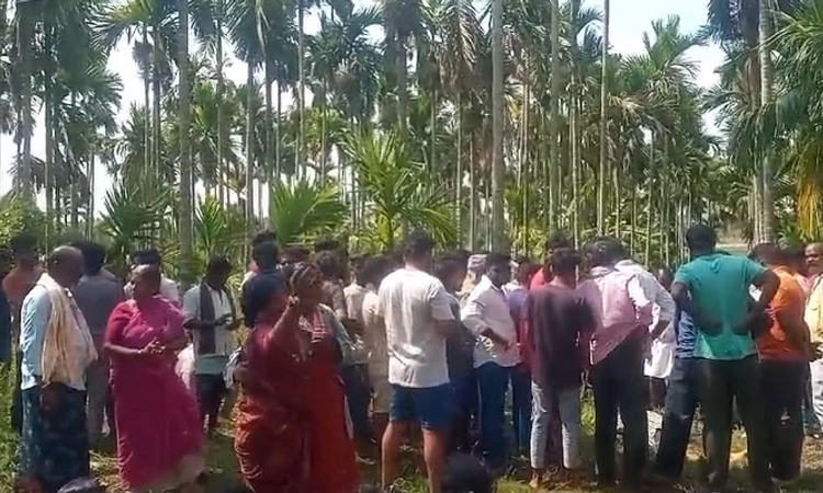 Shimoga ಜಮೀನು ಗಲಾಟೆ; ಕುಡಗೋಲಿನಿಂದ ಹಲ್ಲೆ ಮಾಡಿ ಹಾಡಹಗಲೇ ಸಂಬಂಧಿಯ ಕೊಲೆ