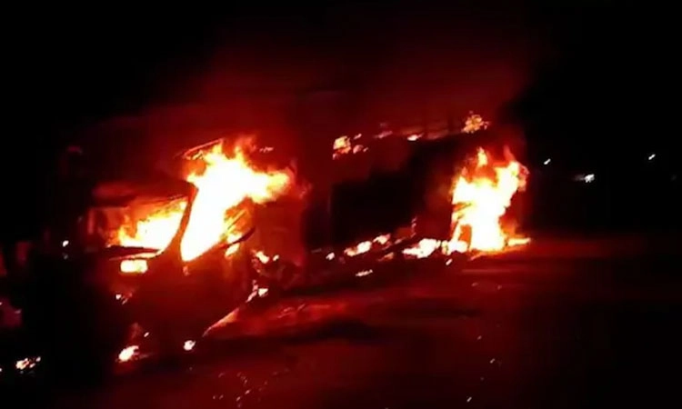 ಮದುವೆ ಮನೆಗೆ ಹೋಗುತ್ತಿದ್ದ ಕಾರಿಗೆ ಟ್ರಕ್‌ ಢಿಕ್ಕಿ: ವರ ಸೇರಿ ನಾಲ್ವರ ದುರಂತ ಅಂತ್ಯ