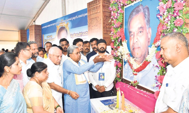 Siddaramaiah ಪಕ್ಷ ಬೇರೆಯಾದರೂ ಸಂಸದ ಪ್ರಸಾದ್‌ ಜತೆಗಿನ ಸ್ನೇಹಕ್ಕೆ ಧಕ್ಕೆ ಇರಲಿಲ್ಲ